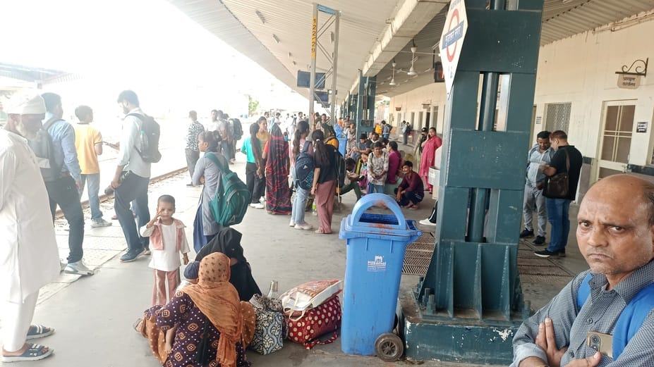 Five long distance trains including summer special trains arrived late