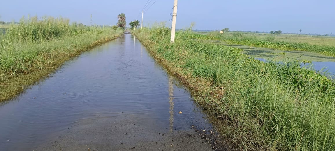 Water filled on connecting roads, causing problems in traffic