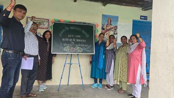 Chalkdadan strike continues, teachers protest