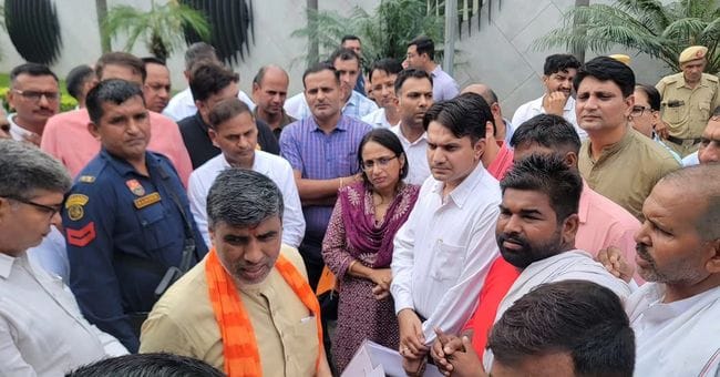 Met Education Minister Dhanda for the merger of Education Committee