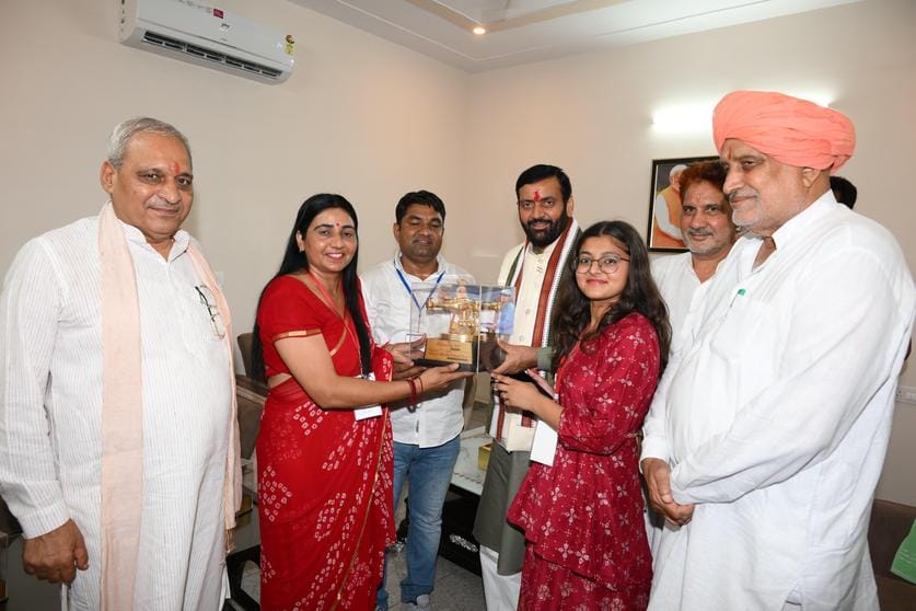 CM Naib Saini reached the residence of Haryana's first Namo Drone Didi
