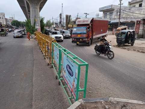 Cuts were closed by placing barriers in front of Naveen Mandi and Rithani Peer