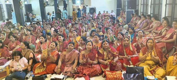 Mangal Paath was done by lighting the lamp,