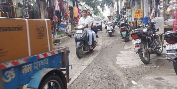 After heavy rain, water was drained in the market, people got relief