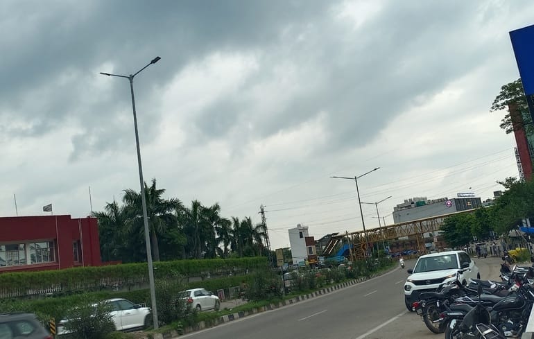 Heat from morning to afternoon, relief from rain in the evening