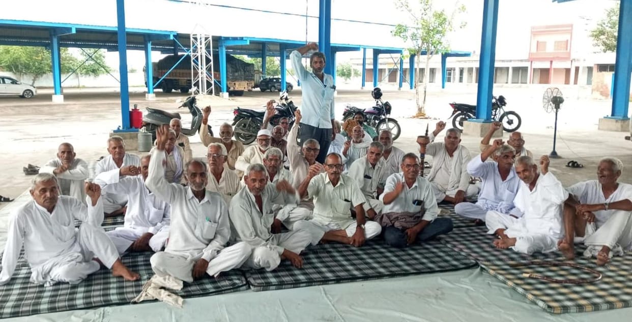 Farmers should remain united to get the compensation amount released: Rampal