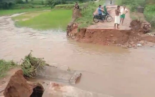 Roads submerged due to heavy rain, water entered houses, crops destroyed in 30 villages