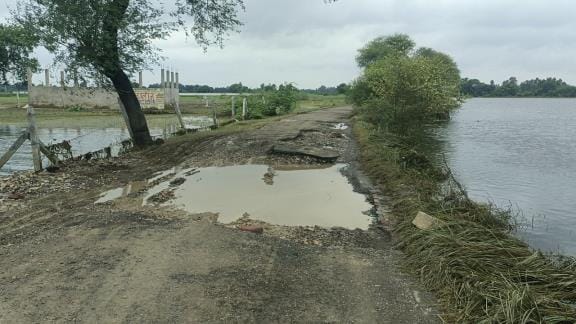 Water level in flood affected villages has reduced, demand for construction of roads cut off by the current