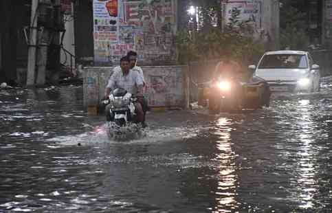 14 mm rain submerged the city roads