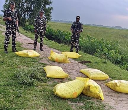 Siddharthnagar News: Nine bags of urea caught at the border, were being taken to Nepal