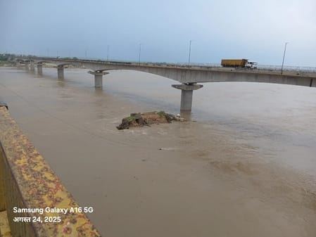 Yamuna rises again, Mangraul floods, two villages cut off from communication