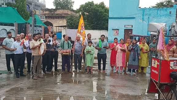 Radha Rani's praises echoed in the morning procession