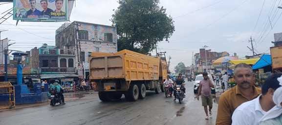 Dumpers running in no-entry