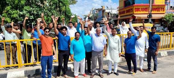 Roads to eight villages have been closed for three years, villagers staged a protest
