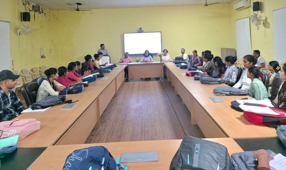 40 students participated in the internship, 20 were interviewed