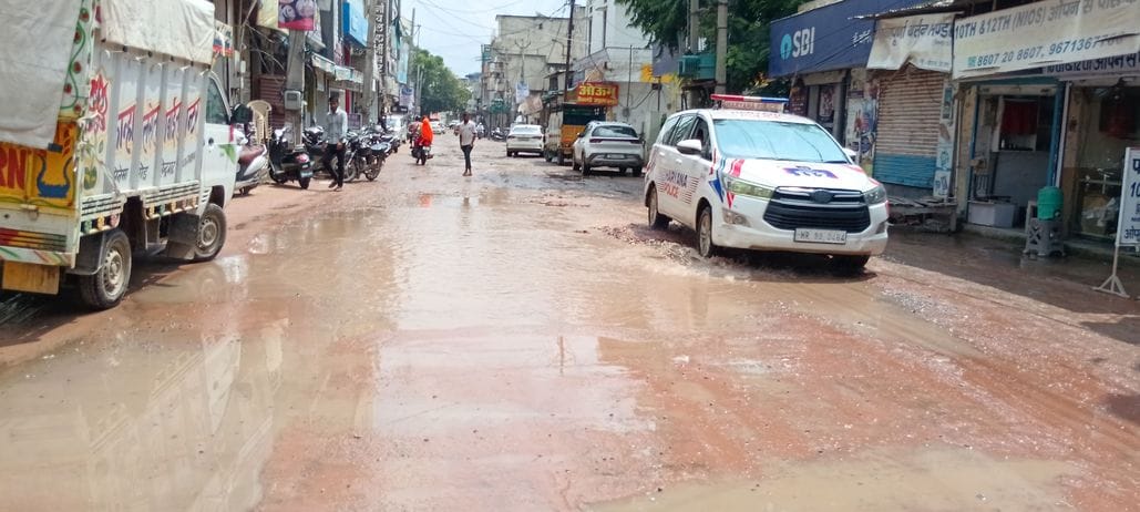 The city got submerged due to rain since morning in Mahendragarh