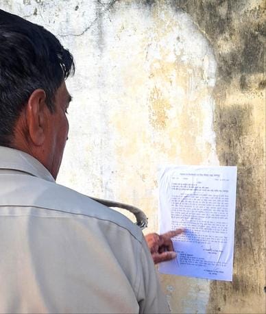 Notice to vacate Lakhnauti fort in 48 hours has been pasted