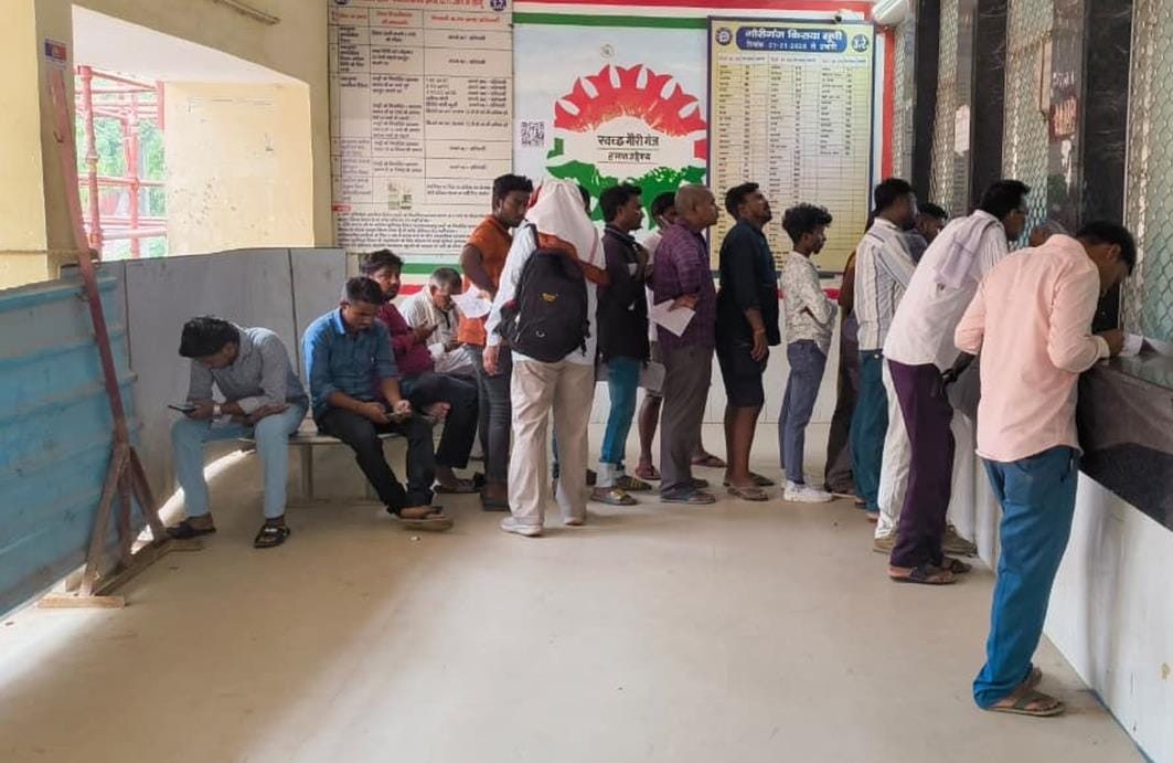 Passengers are worried due to non-availability of confirmed tickets for Mumbai