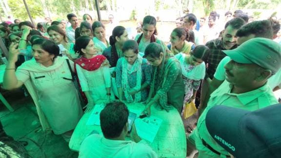 Biometric testing of HTET eligible candidates begins, long queues at district headquarters