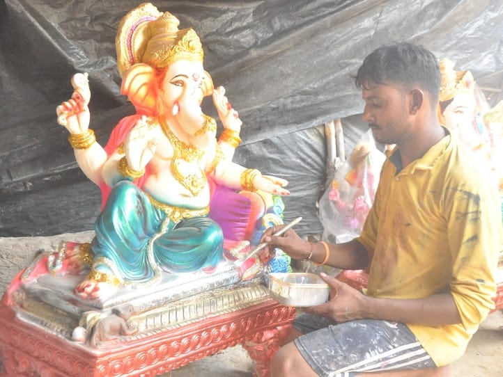 Artisans of Rajasthan are preparing eco-friendly idols of Bappa