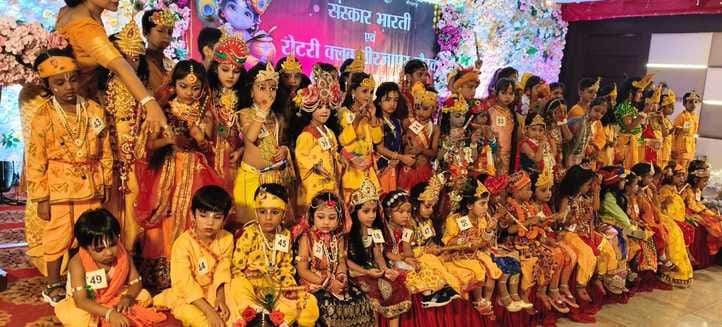 Children dressed as adorable child forms of Kanha have charmed people
