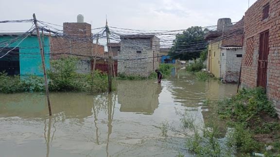Electricity is running like death on poles in Khadar