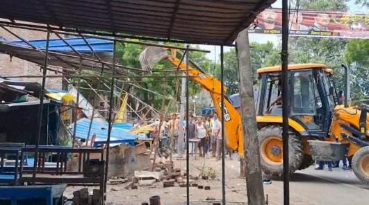 Bulldozer ran on encroachment in Tarkulwa town, action caused panic