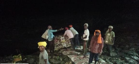 Gandak river eroded rapidly, stones on the dam collapsed