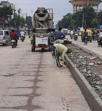 Work on making a divider between six and four lanes has started