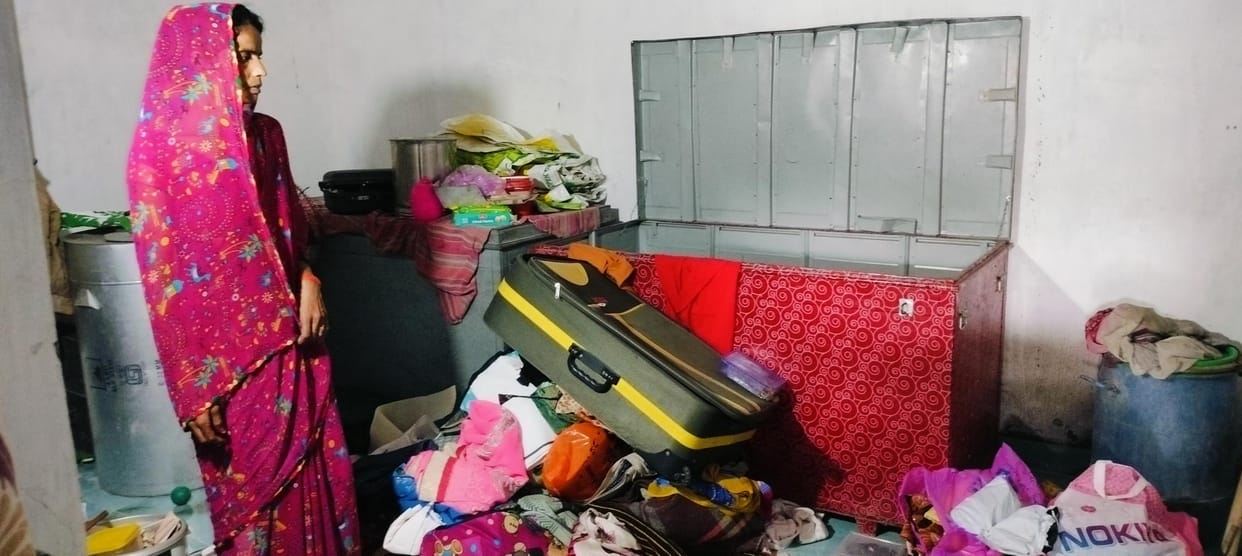 Jewellery worth 34 lakhs along with cash stolen from three houses in Madpauna village in one night