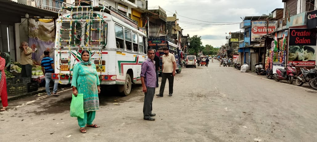 Poni, No Bus Stand, Vehicles Park At road