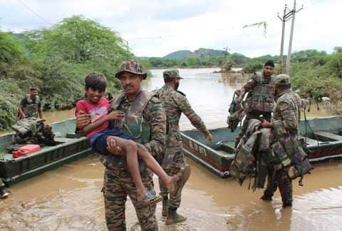 बचाव कार्य में जुटी सेना