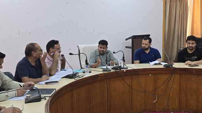 राजोेरी विधायक ने डाक बंगले में प्रमुख विभागों की प्रगति की समीक्षा कीफोटो