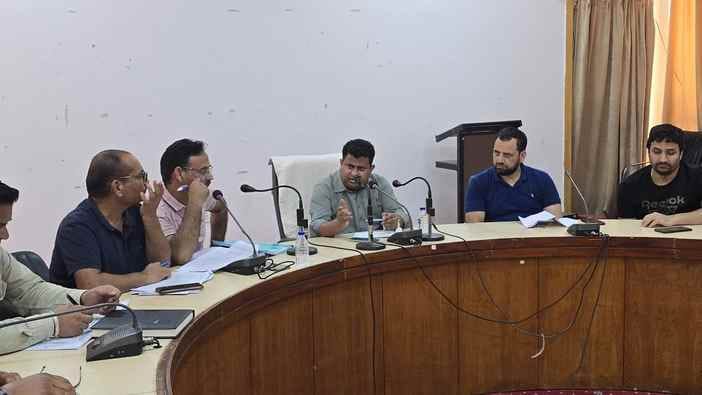 राजोेरी विधायक ने डाक बंगले में प्रमुख विभागों की प्रगति की समीक्षा कीफोटो