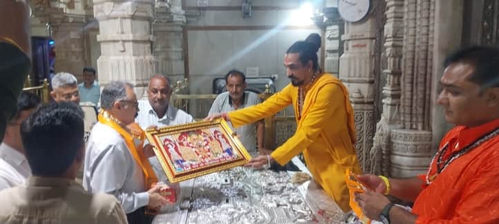 राजस्थान के डीजीपी रविवार देर रात की श्री सांवलियाजी मंदिर दर्शनार्थ के लिए पहुंचे