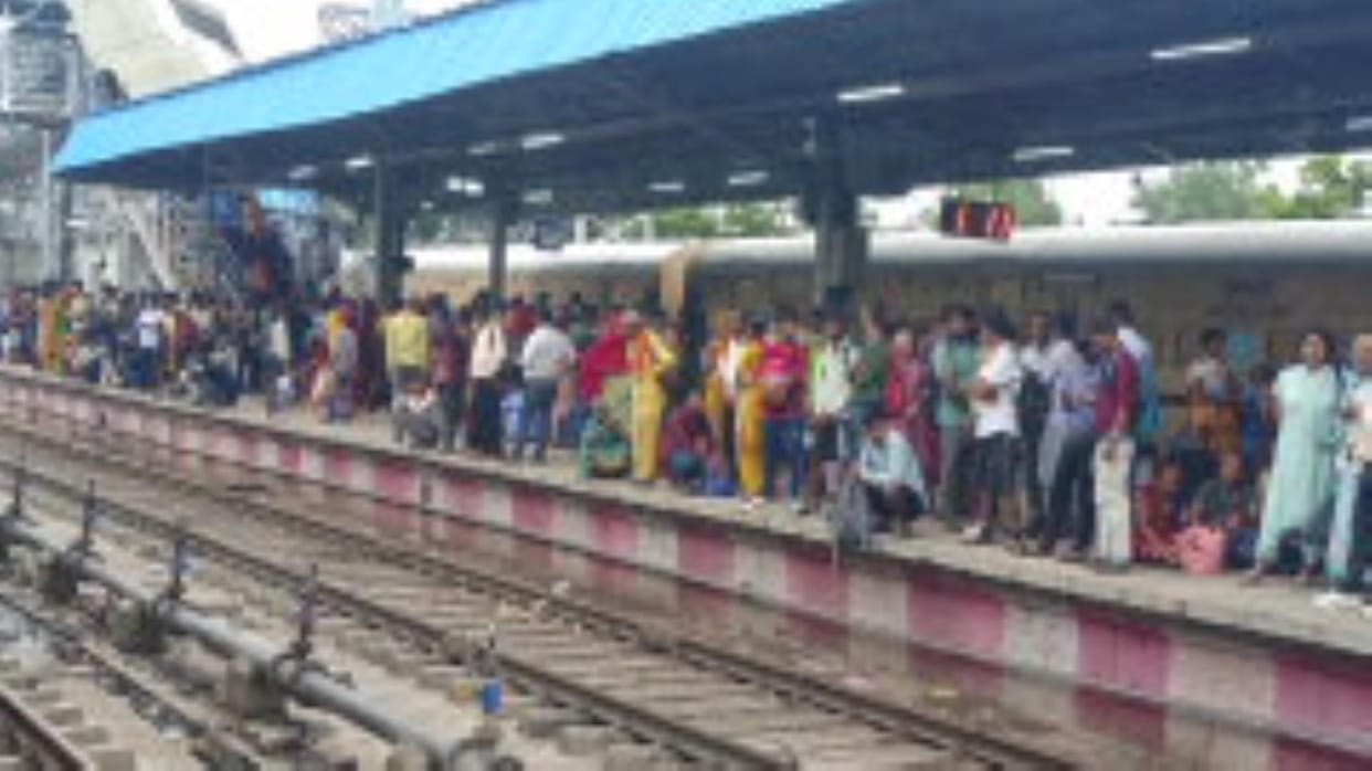 Utkal Express arrived 7 hours late and Amritsar Express arrived 5 hours late