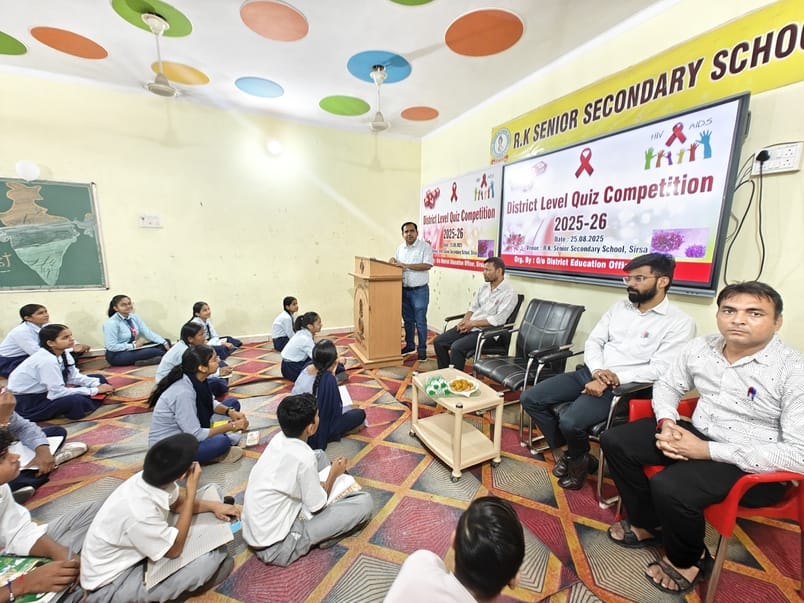 3 girl students win district level AIDS awareness quiz
