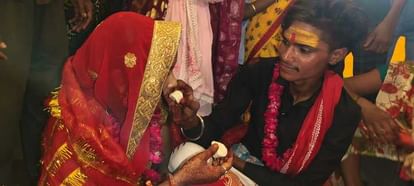 Two Muslim sisters reached their lover house and got married in temple
