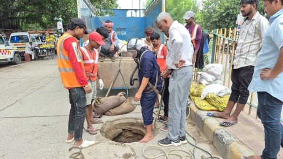 The city's sewer line was cleaned at a cost of two crore 88 lakhs, three temporary pumps were removed after eight years