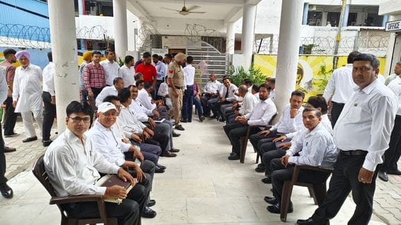 Two FIRs filed against advocate in Barfkhana case, Bar Association kept work closed