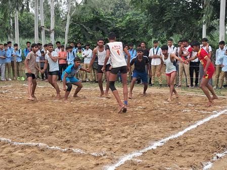 The team of Charan Singh Inter College Bhatouna is the topper in Kabaddi competition