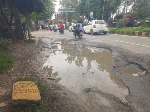 The dilapidated roads could not be repaired, people are losing their lives in accidents