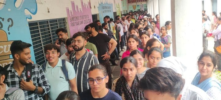 Due to chaos, candidates had to sweat in biometric verification after HTET