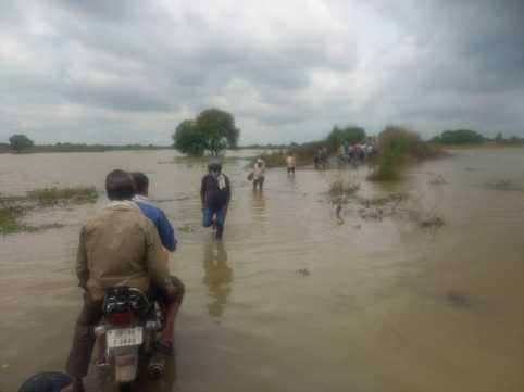 Yamuna crosses the red mark, 12 villages lose contact with the headquarters