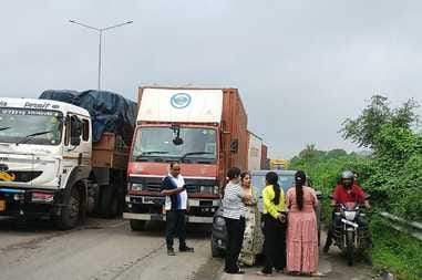Potholes on Delhi-Jaipur highway stopped travel, vehicles were stuck in traffic jam for five hours