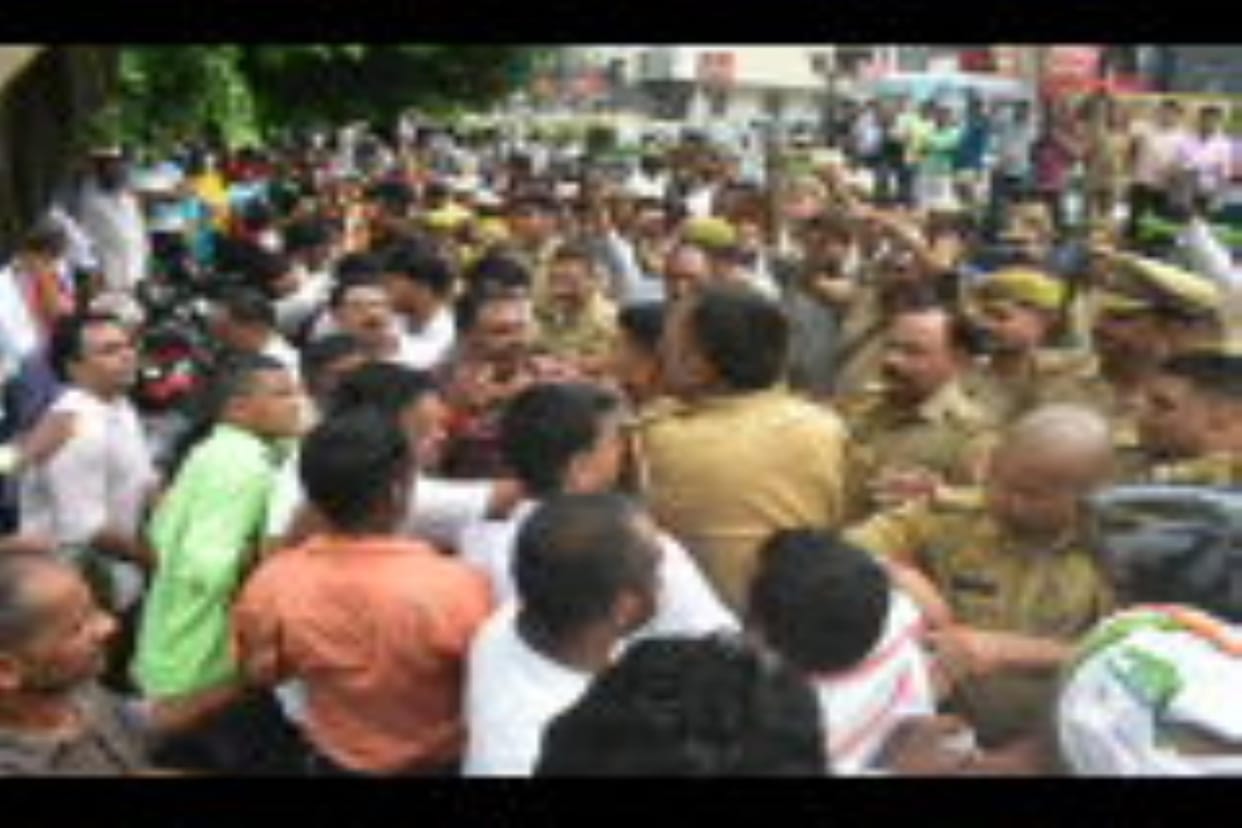 In Gorakhpur, Protest against removal of former MLA's statue, scuffle with police- 36 detained