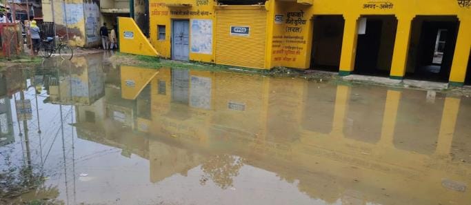 Life disrupted due to rain, water entered offices and houses