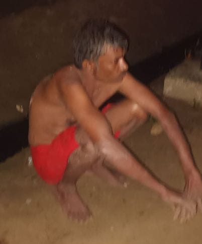 The thief who entered the house was caught and handed over to the police