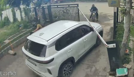 The car riders broke the society's boom barrier and fled