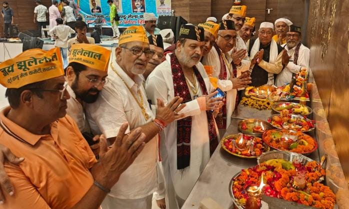 Sindhi community danced to the hymns of Lord Jhulelal